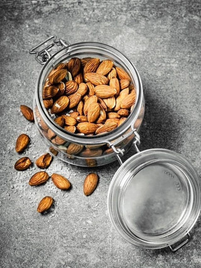 बादाम खाते समय कभी भी ना करें ये 5 गलतियां, फायदे की जगह होगा नुकसान