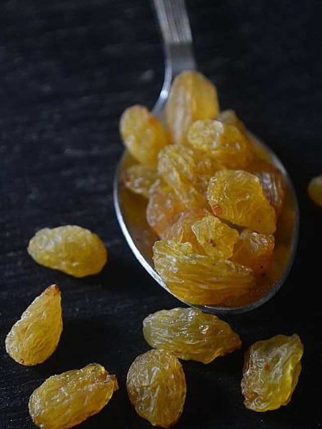 सुबह खाली पेट खा लें भीगे किशमिश, शरीर में पानी की तरह तेजी से दौड़ने लगेगा खून