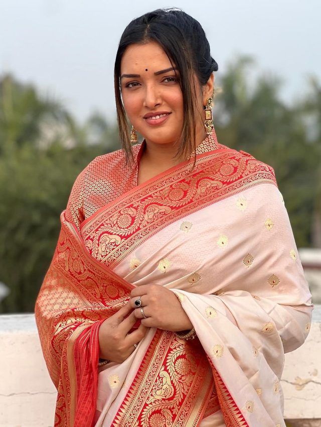 भोजपुरी हीरोइन आम्रपाली दुबे का देसी अंदाज...बिंदी, साड़ी में लगीं बेहद खूबसूरत