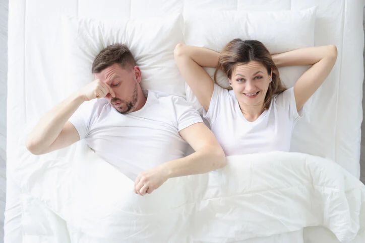 couple dealing with smell from fart