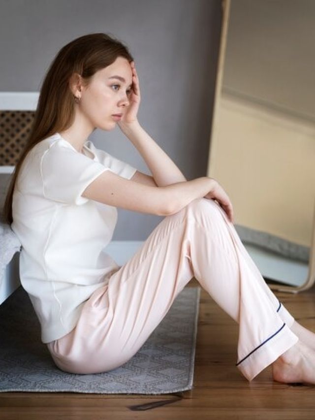 Anxiety से पीड़ित शख्स में पाई जाती हैं ये 7 आदतें, आप भी पहचानें