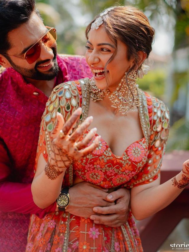 मेहंदी में नारंगी लहंगे में खूबसूरत लगी एक्ट्रेस, लंबे-लंबे 'झालर' में लूटी महफिल, Photos