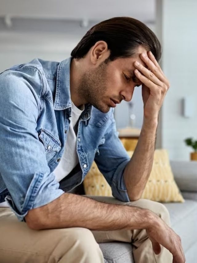कहीं हाई स्ट्रेस से जूझ तो नहीं रहे आप? इन संकेतों से करें पहचान