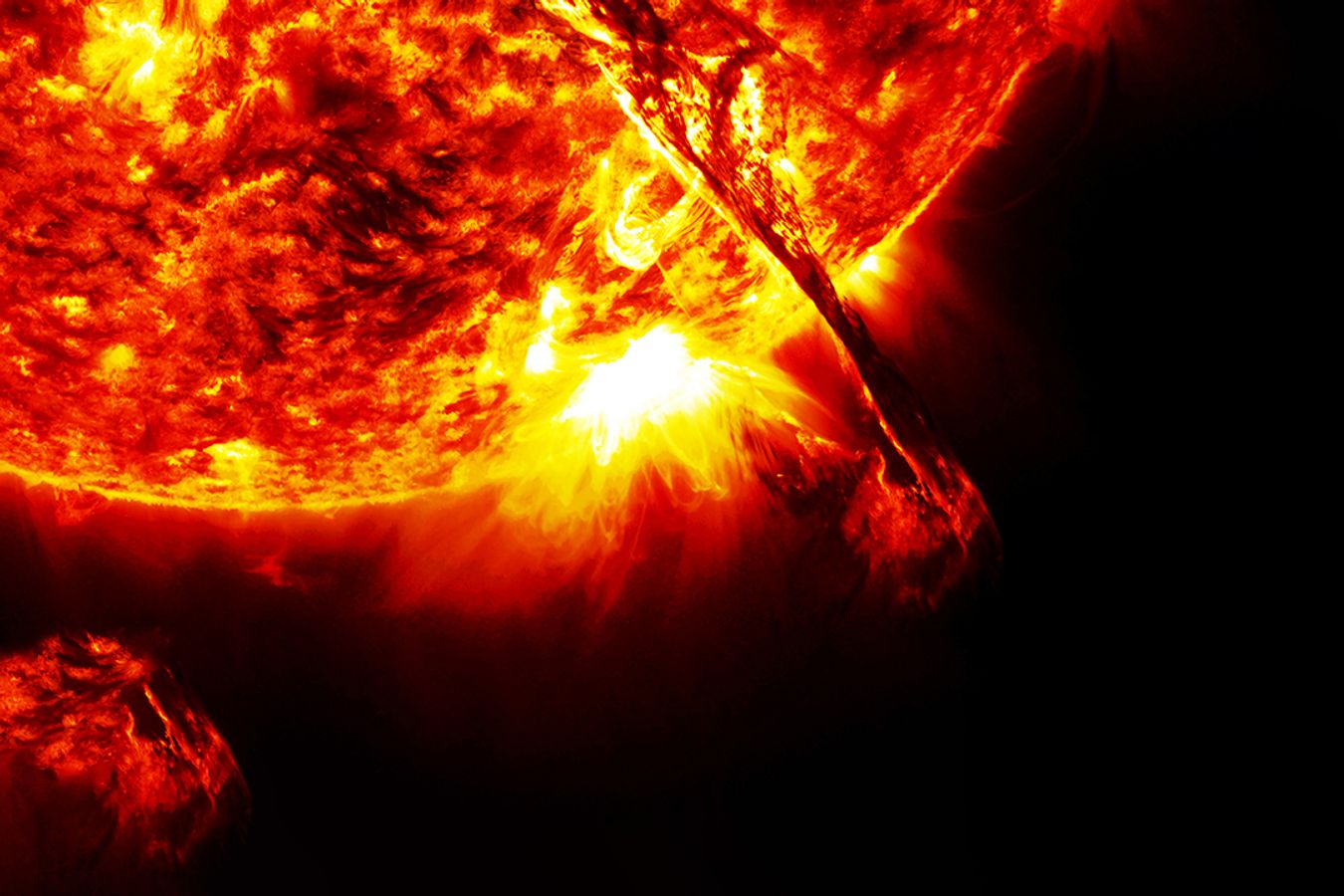 Internet apocalypse in 2025? A massive solar storm is coming, capable of disrupting Earth's magnetic field internet-apocalypse-in-2025-a-massive-solar-storm-is-coming-capable-of-disrupting-earth-s-magnetic-field