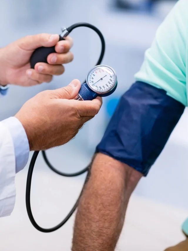 বয়স অনুযায়ী ব্লাড প্রেশার কত থাকা উচিত? চার্টটা জেনে রাখুন