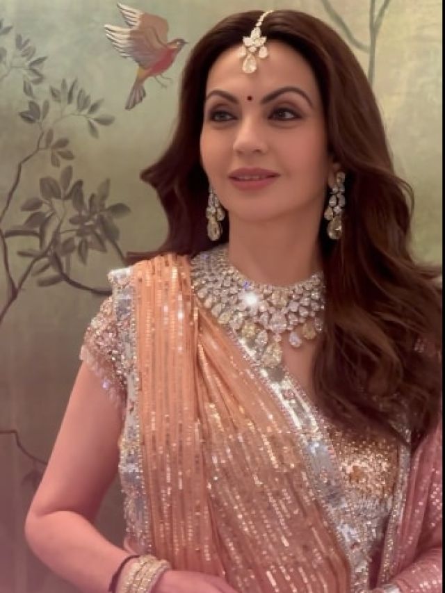 Video: संगीत नाइट के लिए नीता अंबानी हुई तैयार, खुद मनीष मल्होत्रा ने ड्रेप किया दुपट्टा