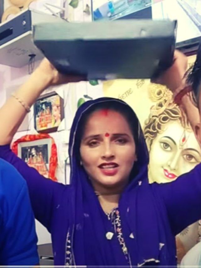 Youtube को लेकर सीमा हैदर और सचिन ने किया बड़ा खुलासा, हाथ में दिखा प्ले बटन