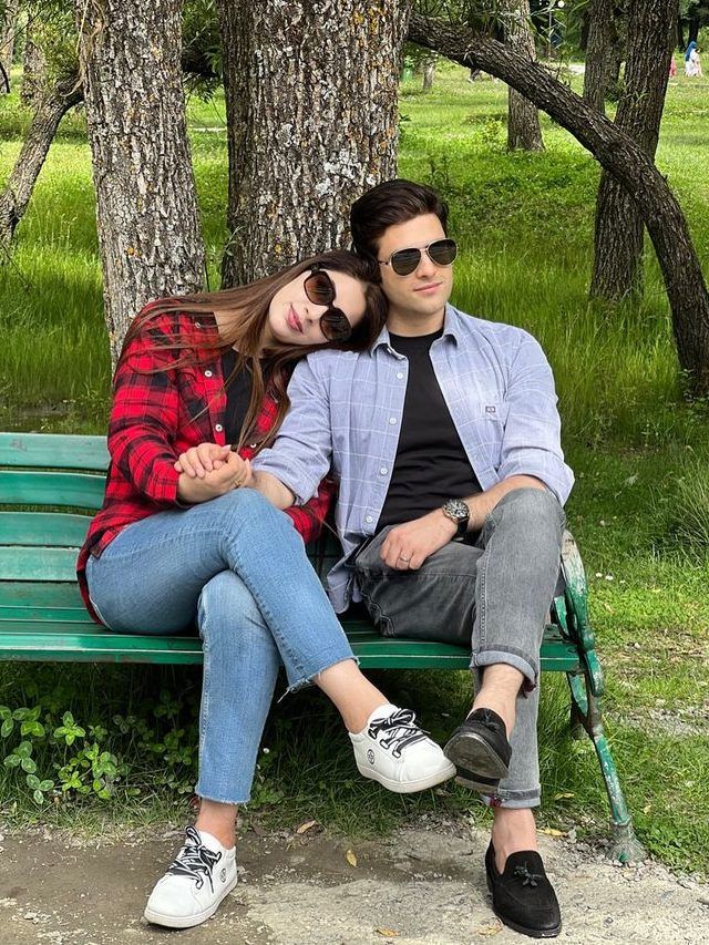 'आप मेरे सब कुछ हैं...', पार्क में IAS अतहर के साथ पत्नी डॉ. महरीन ने शेयर की फोटो