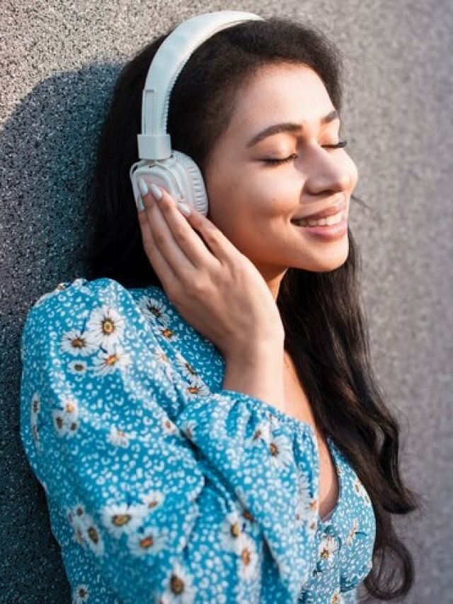 मेंटल हेल्थ प्रोब्लम में थेरेपी की तरह काम करता है म्यूजिक, जानें इसके फायदे