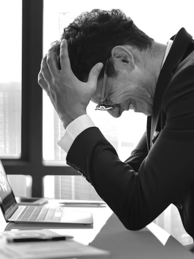 क्षमता से ज्यादा काम करना मेंटल हेल्थ पर पड़ सकता है भारी, ऐसे करें वर्क मैनेजमेंट