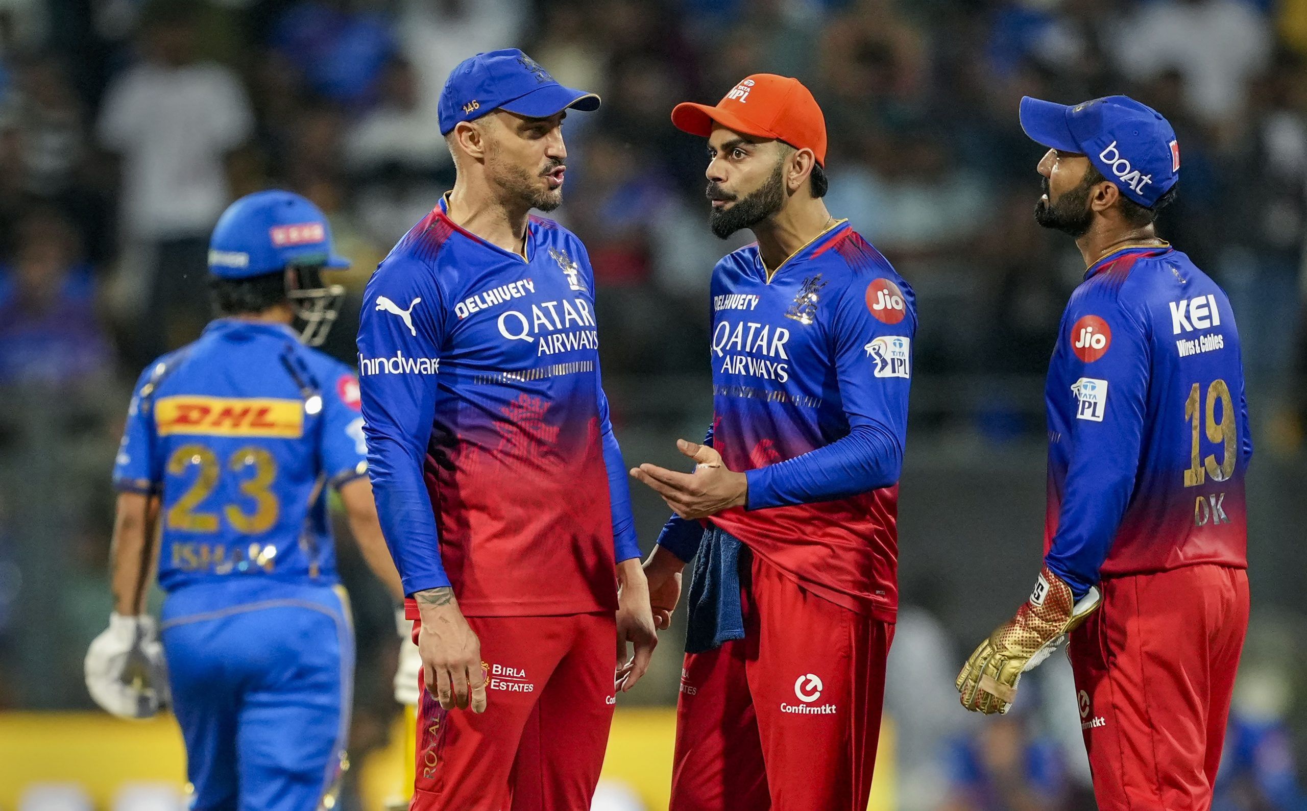 kohli faf karthik vs MI vs RCB 2