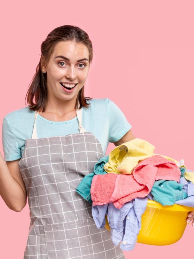 धोते समय रंग छोड़ देता है कपड़ा? ये तरीके अपनाएंगे तो कभी नहीं होगा कलर फेड