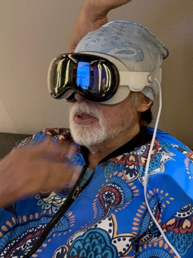 अमिताभ बच्चन ने आंखों पर चढ़ाया Vision Pro, कहा - बस इशारे से काम हो गया