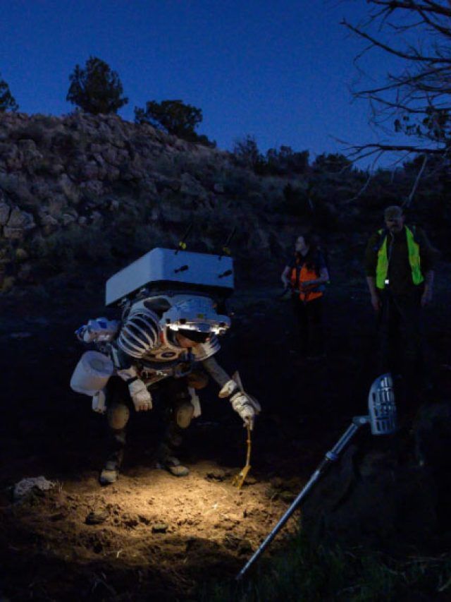 NASA astronauts practice moonwalks for Artemis lunar landing mission