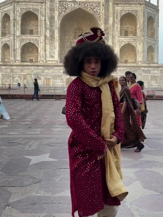 कुर्ता पजामा और सिर पर पगड़ी... ताजमहल के आगे जर्मन शख्स ने किया डांस- VIDEO