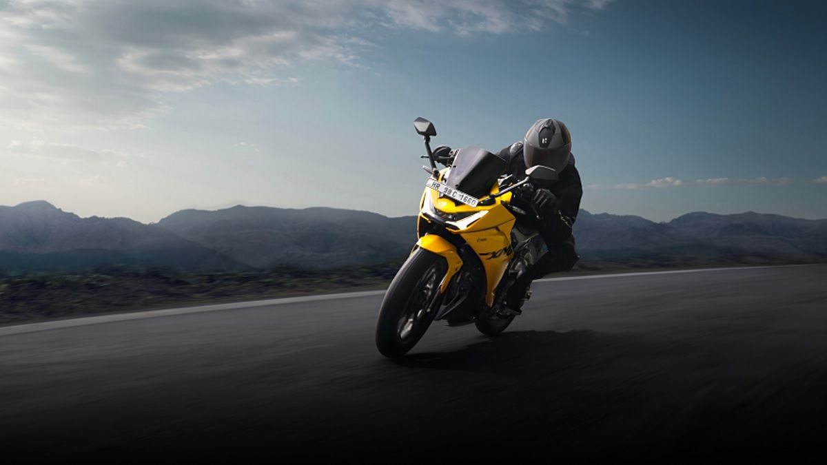 Hero Karizma Yellow