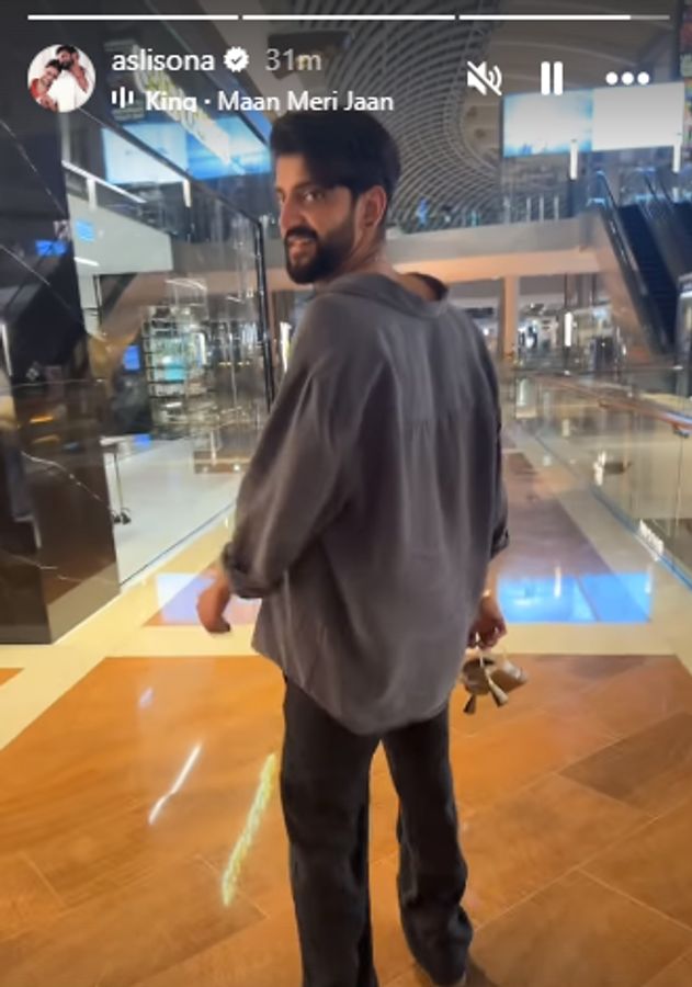 Carrying Sonakshi Sinha's Heels Doesn't Hurt Zaheer Iqbal's Masculinity. Take Notes, Boys!