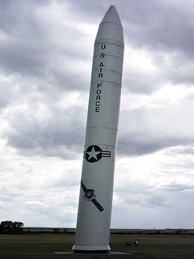 अमेरिका ने रूस और चीन को दिखाई अपनी ताकत, दागी सबसे खतरनाक परमाणु मिसाइल!