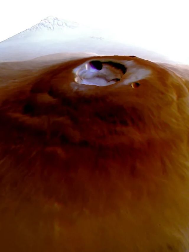 'Water frost on the equator of Mars:' ESA discovers unexpected phenomenon on red planet's largest volcanic area