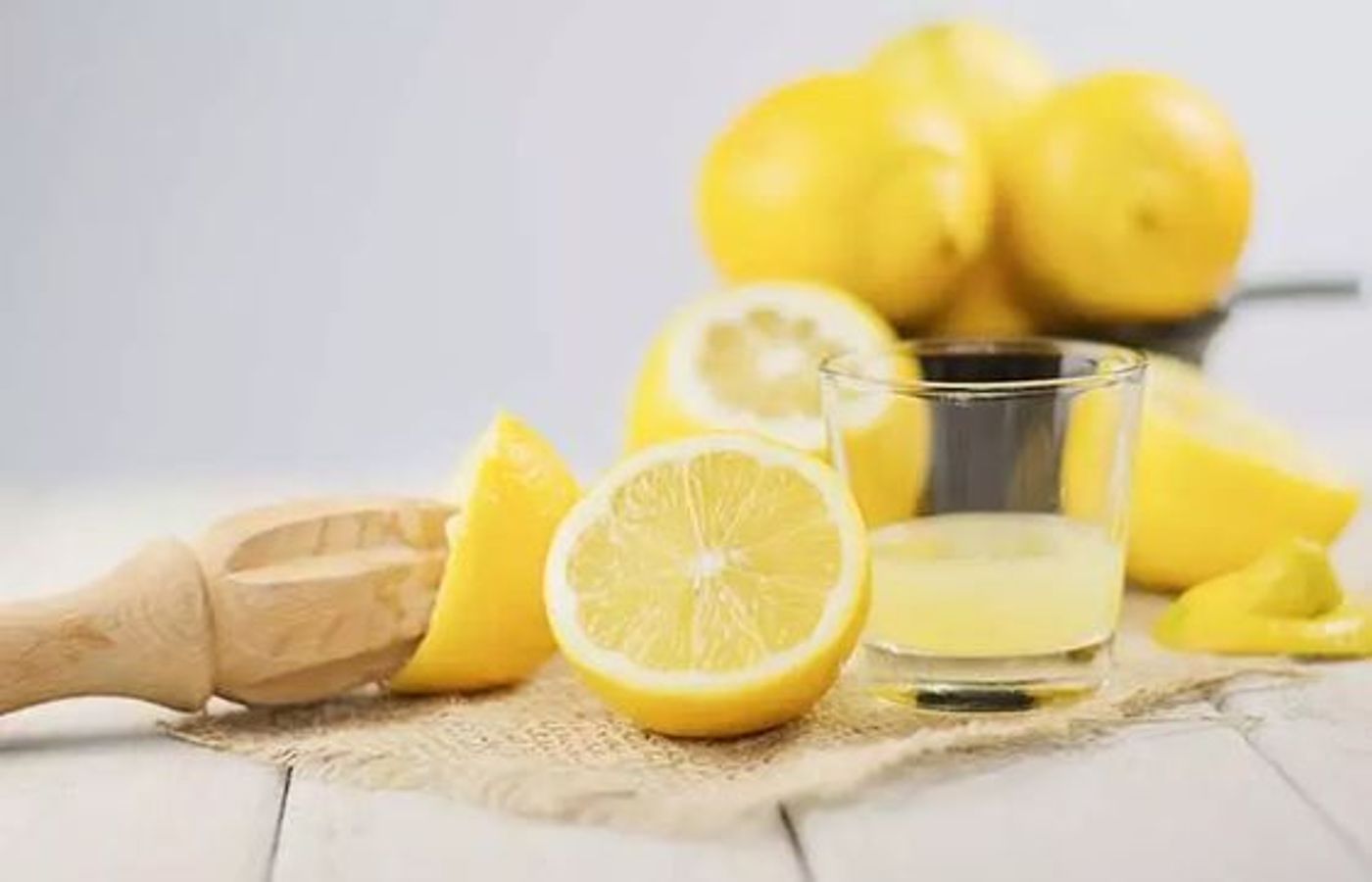 7 Ways In Which Lemon Helps Hair Growth
