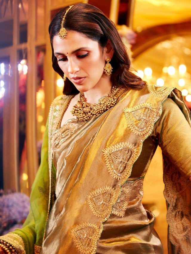 अंबानी फैमिली की बड़ी बहू ने पहने नानी के गहने, 60,000 की साड़ी में दिखा देसी अंदाज