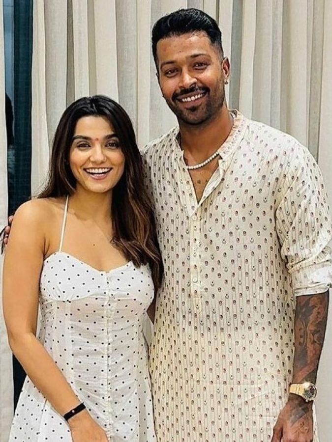 तलाक की खबरों के बीच पंड्या के साथ दिखी ये मिस्ट्री गर्ल... देखें VIDEO - Hardik  pandya with mystery girl prachi solanki amid natasa stankovic divorce  rumours video photo viral tspo