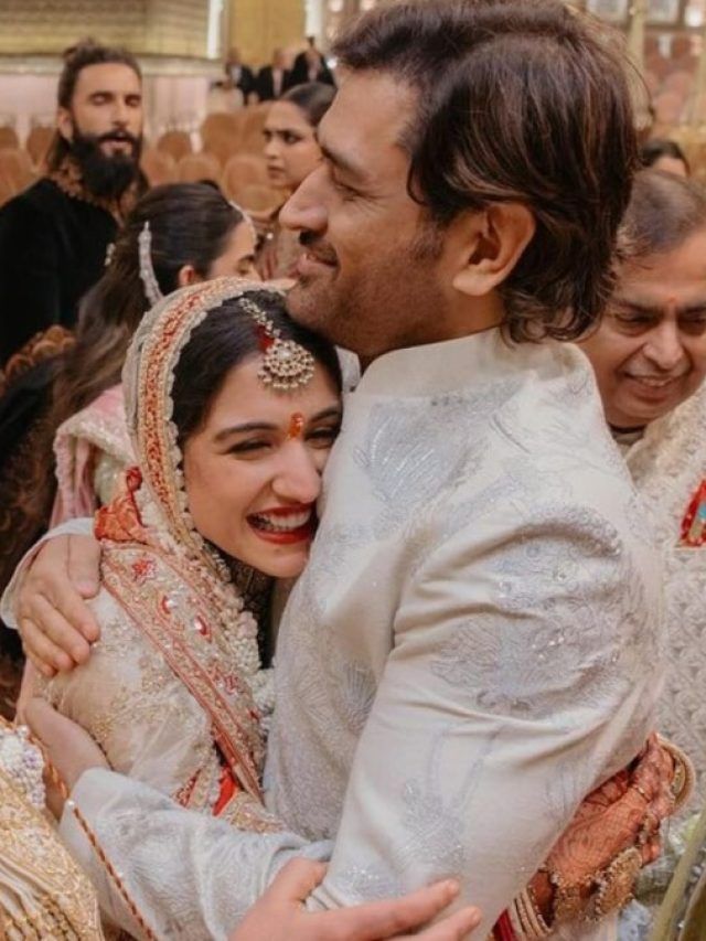 'कैप्टन कूल' धोनी को राधिका ने कर दिया इमोशनल, देखें विदाई की इनसाइड PHOTO