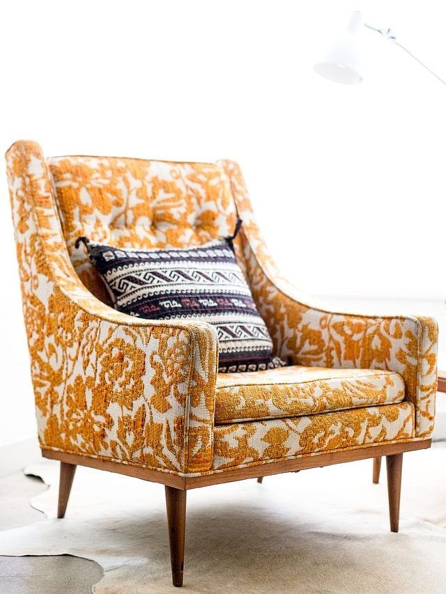 पुराना सोफा चमचमाने लगेगा, घर पर बिना खर्च के मिनटों में यूं करें साफ