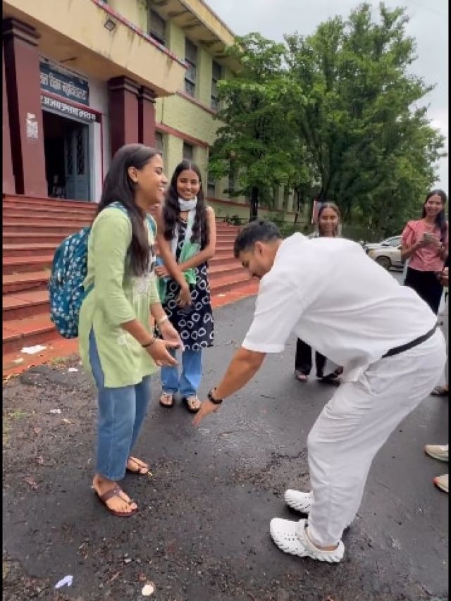 40 की उम्र में पढ़ाई करने पहुंचा एक्टर, एग्जाम से पहले सीनियर स्टूडेंट्स से लिया आशीर्वाद