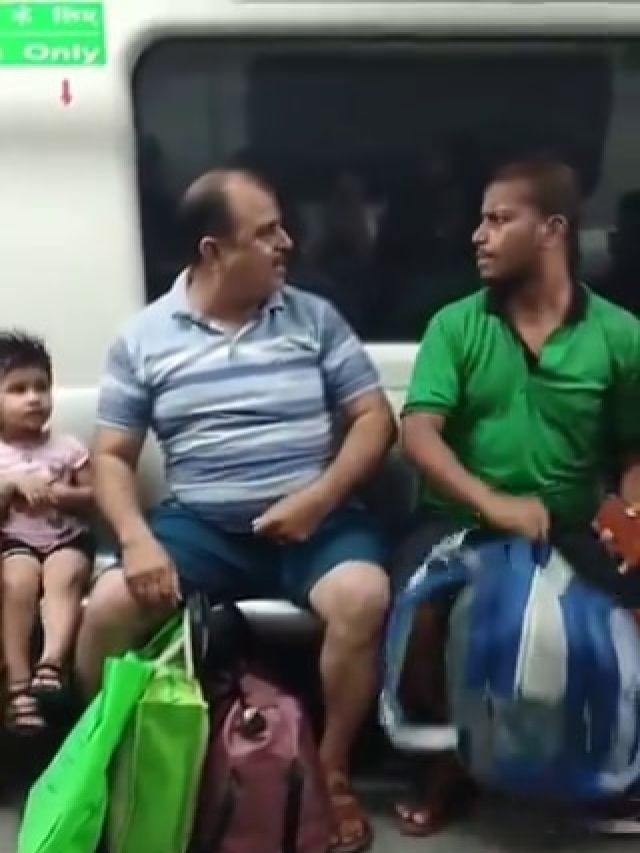 'मारूंगा थप्पड़, शांत रहेगा कि नहीं तू...' Delhi Metro में फिर भिड़े यात्री, VIDEO वायरल