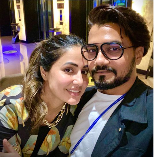 कैंसर के दर्द से जुझ रही एक्ट्रेस, बॉयफ्रेंड ने दिया सरप्राइज, हुआ भावुक-  साथ होती है तो... - Tv actress hina khan boyfriend rocky jaiswal gave  surprise wrote emotional post battling from