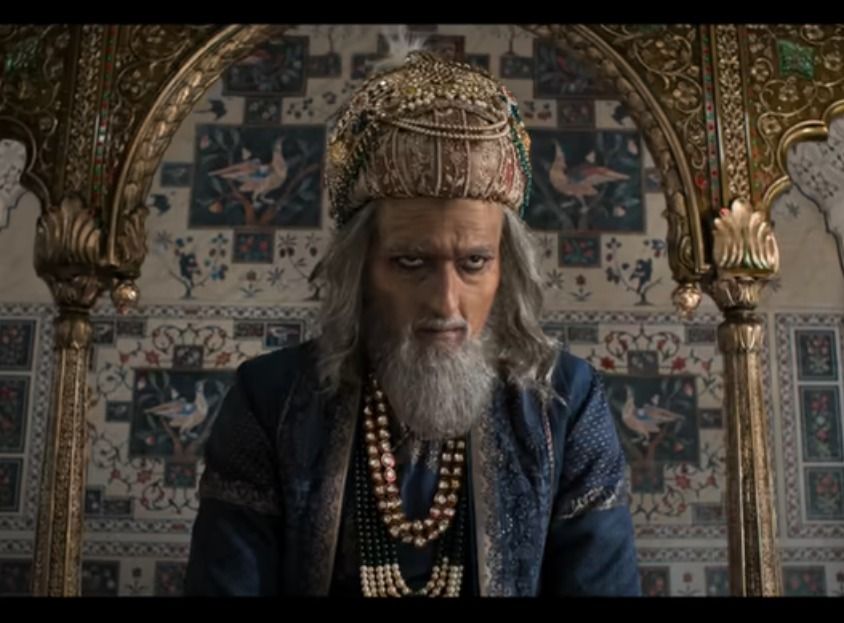 विक्की की 'छावा' का ये खूंखार विलेन कौन? ट्रांसफॉर्मेशन देख फैंस हैरान, आपने पहचाना - Akshaye khanna unrecognizable in role of aurangzeb film chhaava transformation based on chhatrapati ...