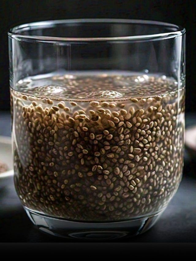 क्या आप भी चिया सीड्स का पानी पीते हैं? जानें रोजाना पीने के साइड इफेक्ट