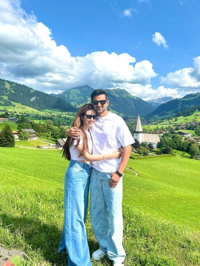 शादी के 7 महीने बाद पत्नी संग दूसरे हनीमून पर शोएब, पूल में सिंगर संग रोमांटिक हुई एक्ट्रेस