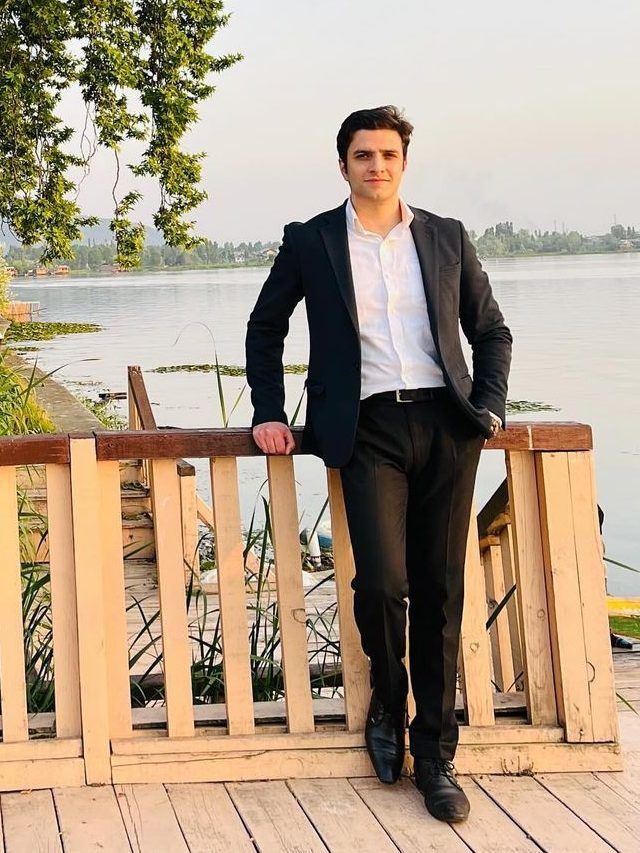 IAS अतहर का बिल्कुल नया लुक...पहले नहीं देखा होगा आपने, लगे हैंडसम