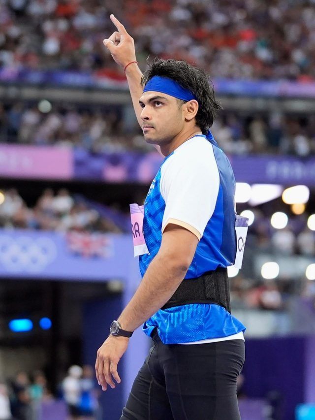 ओलंपिक में नीरज ने बोली फर्राटेदार अंग्रेजी, हिंदी बोलने के लिए लगा चुके इस एंकर की क्लास