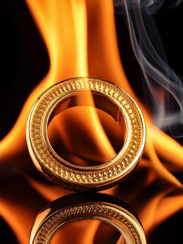 अगर आग में गिर जाए अंगूठी तो क्या होगा, कितनी देर में पिघल जाएगी?