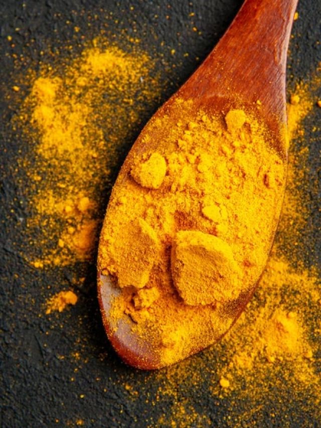नसों में तैर रही गंदगी एक झटके में निकल जाएगी बाहर, इस तरह से खाएं हल्दी
