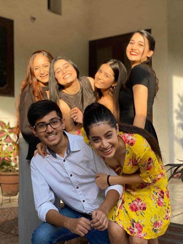 100 कैमरे लगाकर पिता करते थे हमारी निगरानी, उर्फी की बहनों का चौंकाने वाला खुलासा