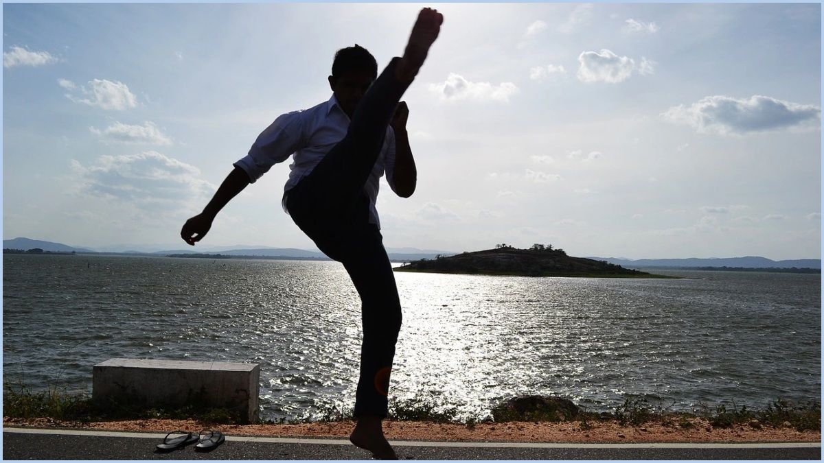 RAW एजेंट्स लेते हैं 'क्रावमगा' की ट्रेनिंग, फिर वो तोड़ सकते हैं किसी