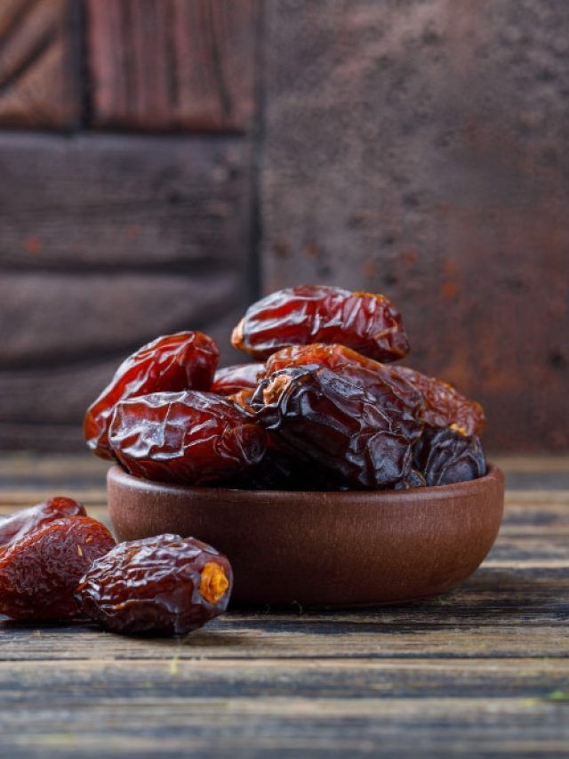 रोज इस एक चीज में भिगोकर खाएं खजूर, कमजोर शरीर में भी आ जाएगी जान