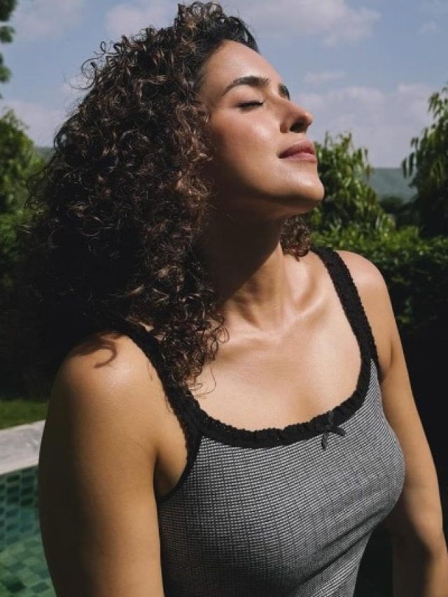 'दंगल गर्ल' ने 800 से भी कम के टॉप में दिखाया टशन, आप भी खरीद लेंगी आराम से