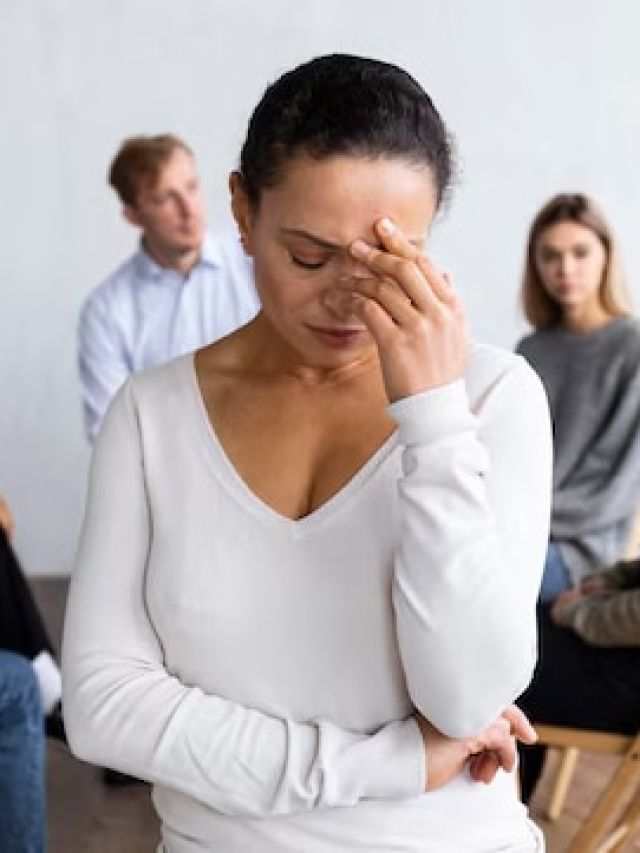 Social Anxiety क्या है? जानिए इसके लक्षण और बचाव के उपाय