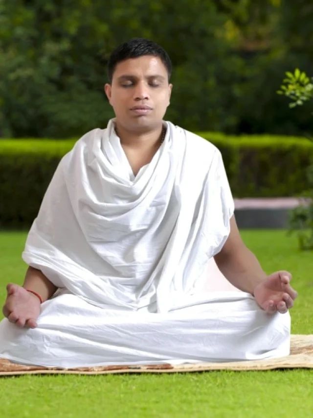 रात को खाना खाने के बाद कभी ना करें ये भूल, आचार्य बालकृष्ण ने बताया