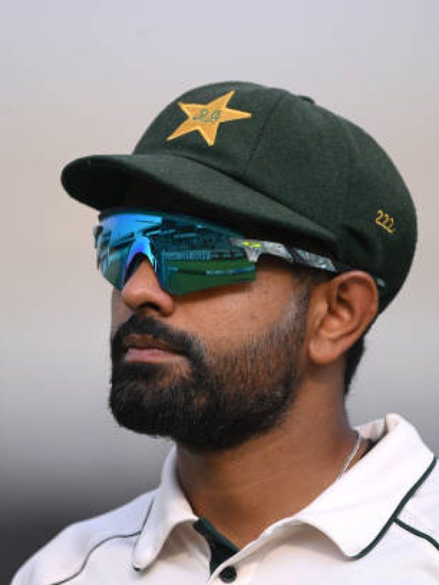 सहवाग ने दी बाबर आजम को नसीहत... ऐसा करने से टीम में वापसी पक्की!