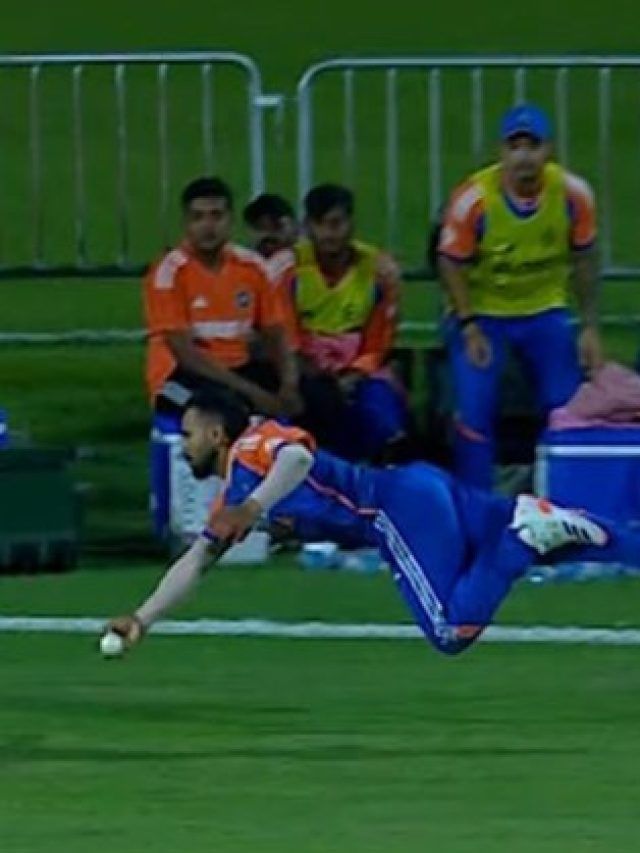 रमनदीप के कैच ने उड़ाए पाकिस्तानी बल्लेबाज के होश... VIDEO देख आप भी होंगे हैरान