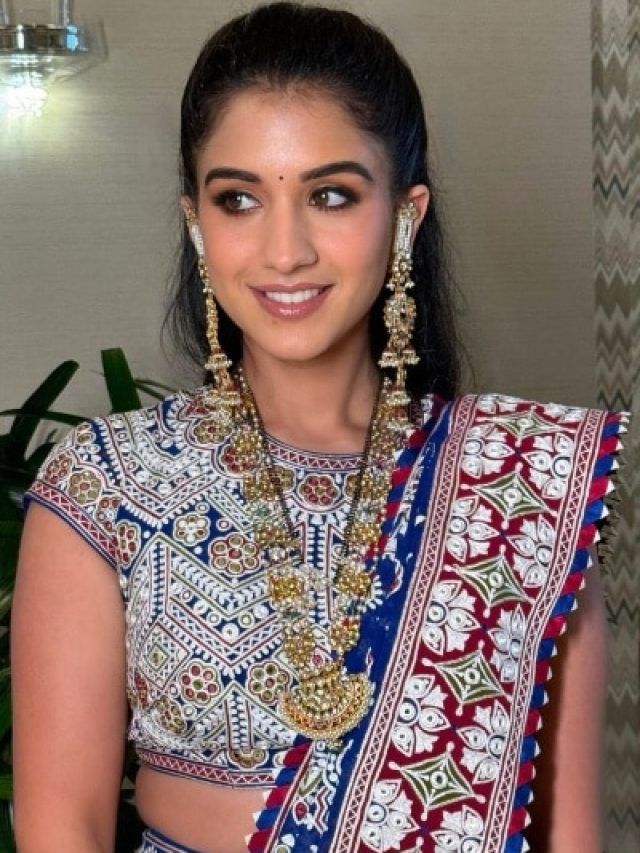 मीनाकारी हार.. झुमके, गरबा नाइट में अंबानी फैमिली की छोटी बहू राधिका का दिखा ठाठ