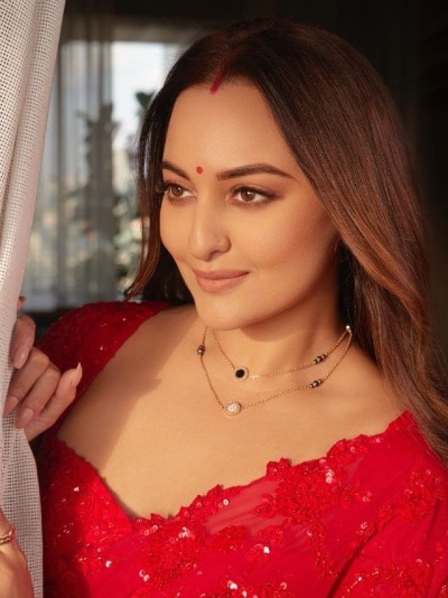 सोनाक्षी सिन्हा ने अपने 'चांद' के लिए रखा करवा चौथ का व्रत, सोलह श्रृंगार में आईं नजर