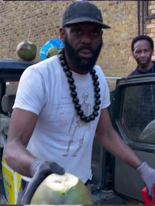 लंदन की सड़कों पर भारतीय अंदाज में नारियल बेचता दिखा विदेशी, वीडियो वायरल