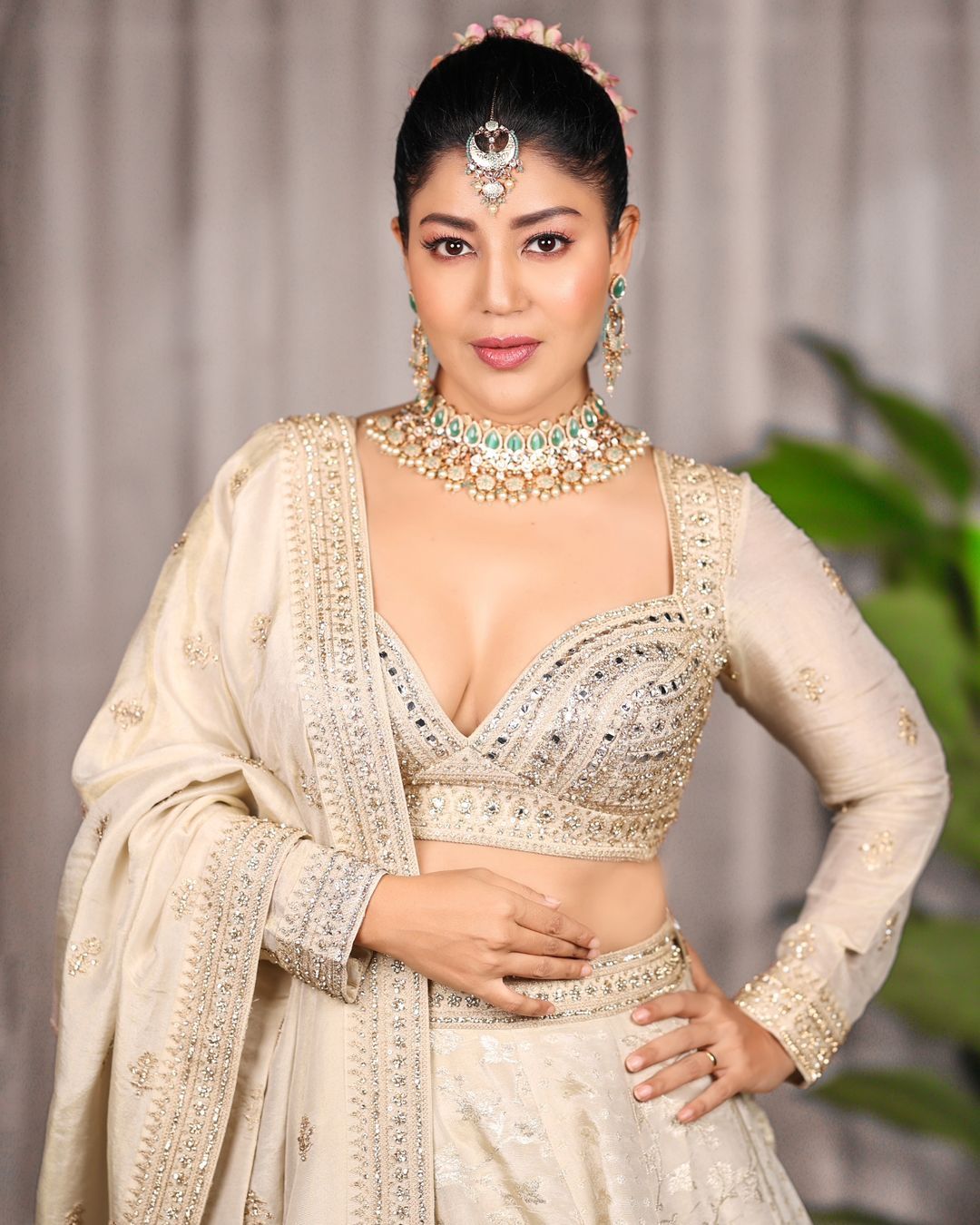 hot and stylish look of debina bonnerjee